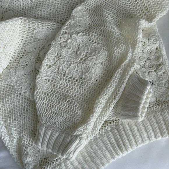 FARM Rio White Sweater - Picture 11 of 16